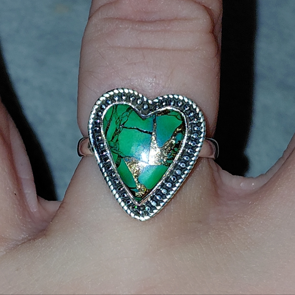 Heart-Shaped Green Dahlia Turquoise Silver Ring - Picture 4 of 13